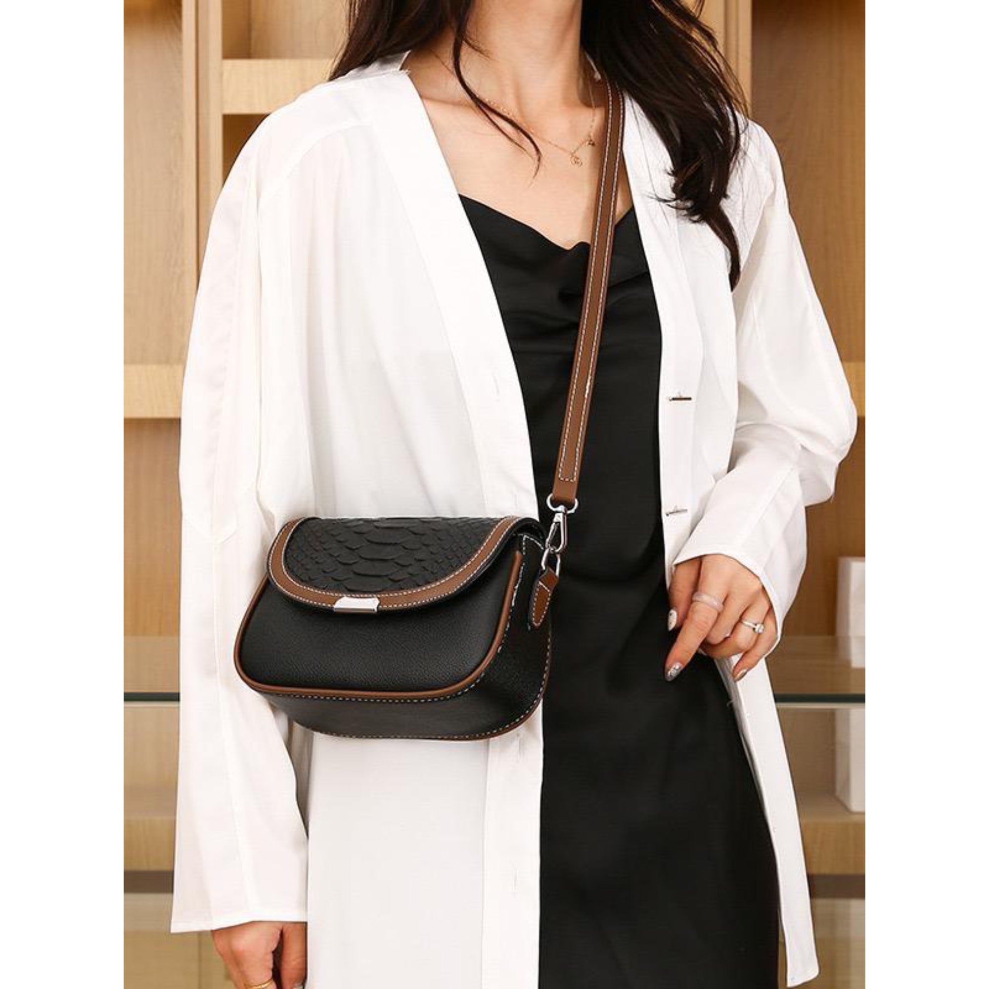 Black Vinn Sling Bag